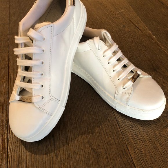 Valentino Trainers - Picture 2 of 13